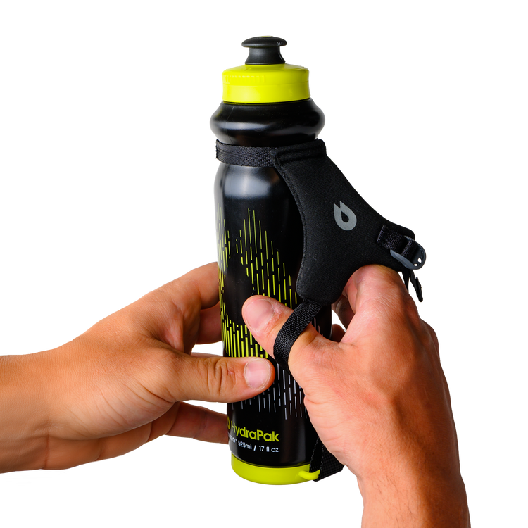 Person holding the Tempo Pro 400ml using the handle. Colour: Black