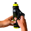 Person holding the HydraPak Tempo Pro 525ml using the handle. Colour:  Black 